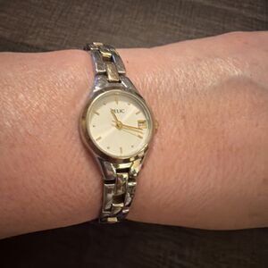 Women's RELIC Watch with Date. Two-Tone  Gold/Silver. Needs Battery. Good Cond.